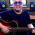 Dos guitarras para “El Limonero“ Dos guitarras para “El Limonero“ de Armando Molero interpretada por Manuel Pettit
