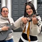 Dos talentos venezolanos interpretan Calipso “Woman del Callao“ María Virginia García en el violin y Luis Sierra en la guitarra.