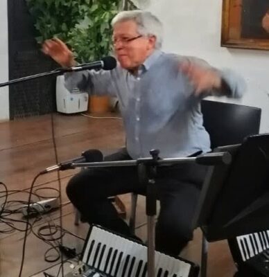 Eduardo Monroy - Voz y acordeón